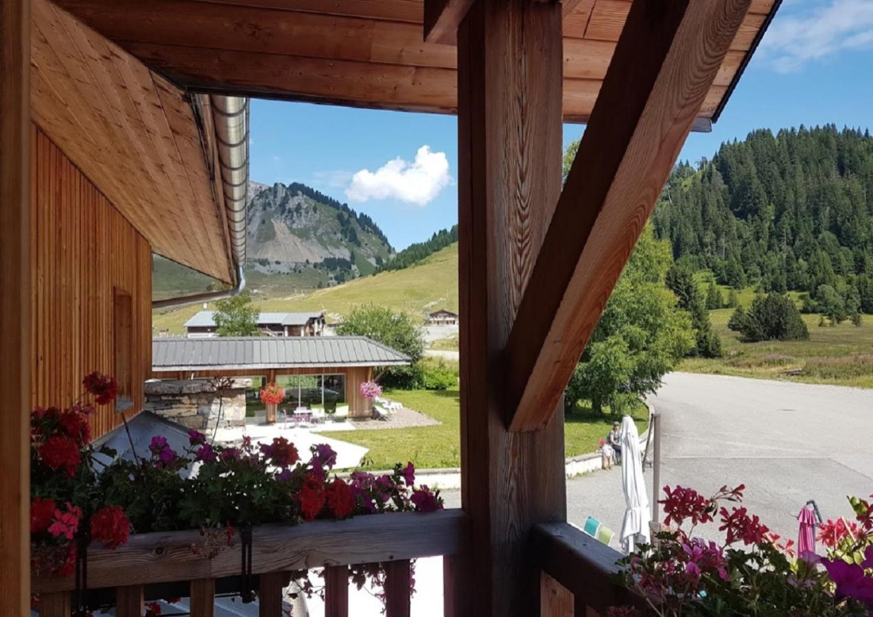 Hotel Les Roches 1500 Mieussy Exterior foto